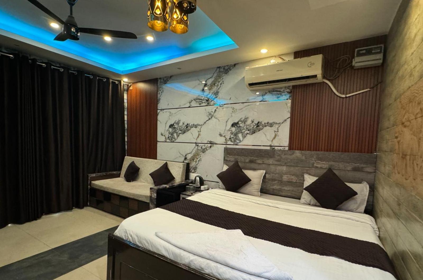 Hotel Dev Ganga Rishīkesh Exteriör bild