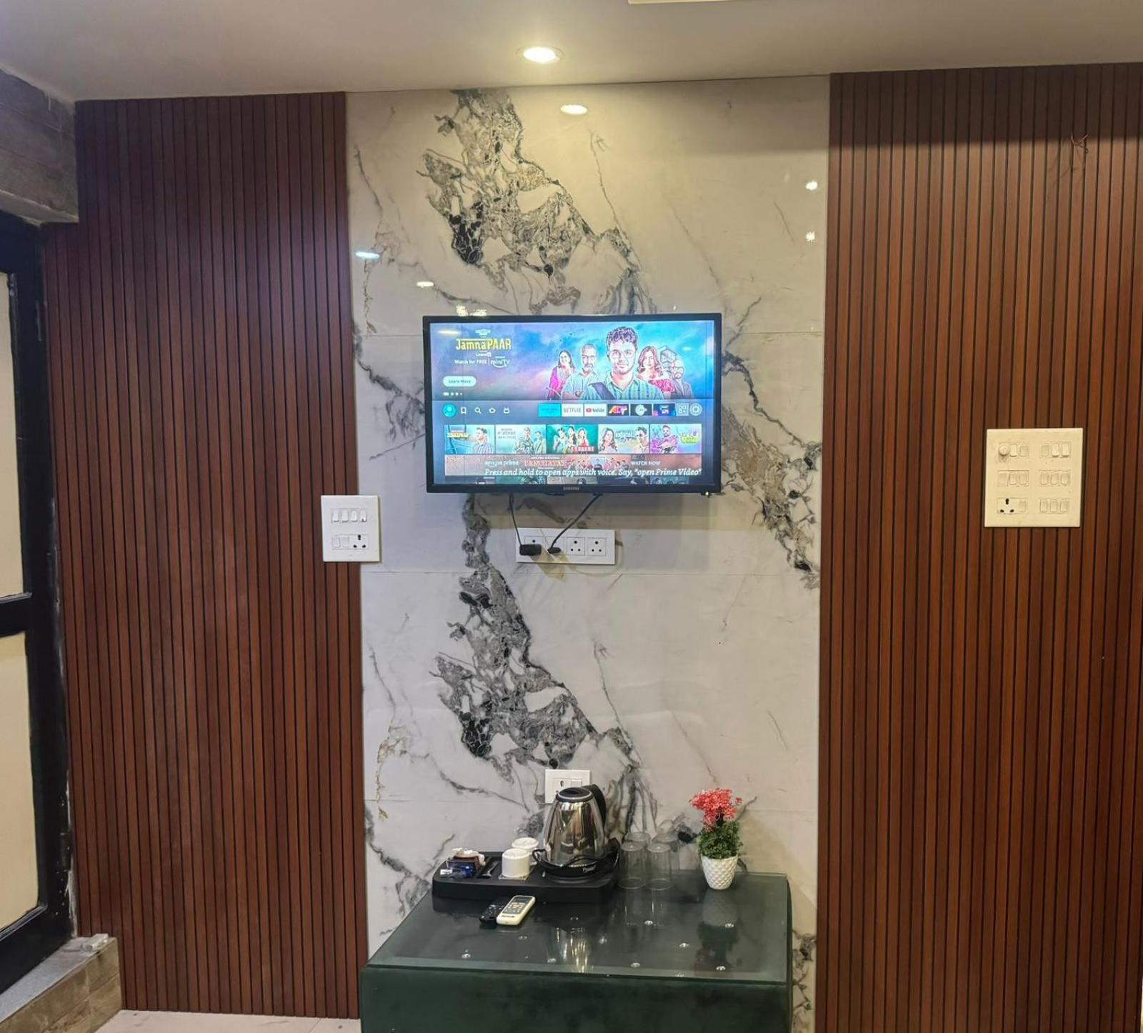 Hotel Dev Ganga Rishīkesh Exteriör bild