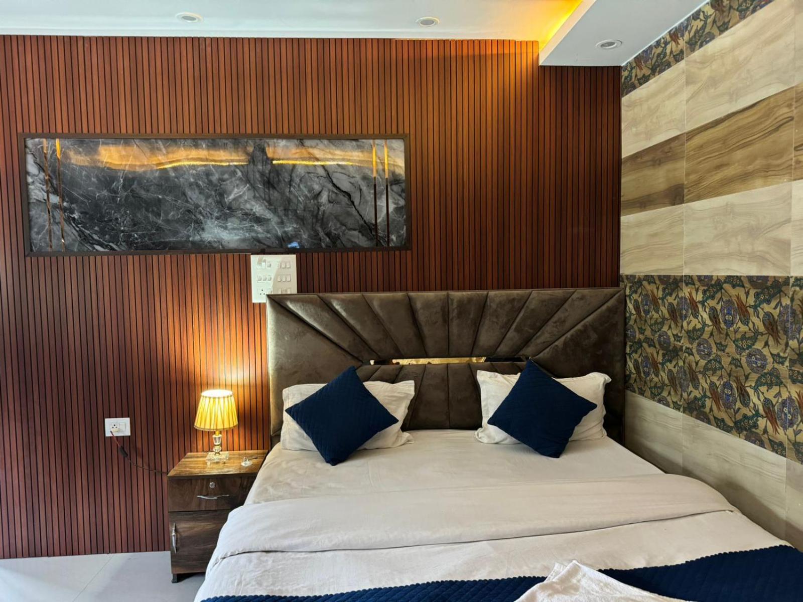 Hotel Dev Ganga Rishīkesh Exteriör bild