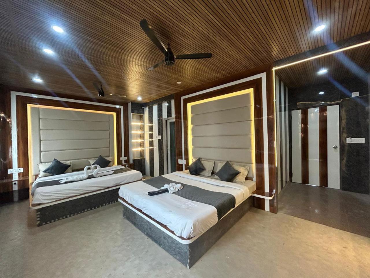 Hotel Dev Ganga Rishīkesh Exteriör bild