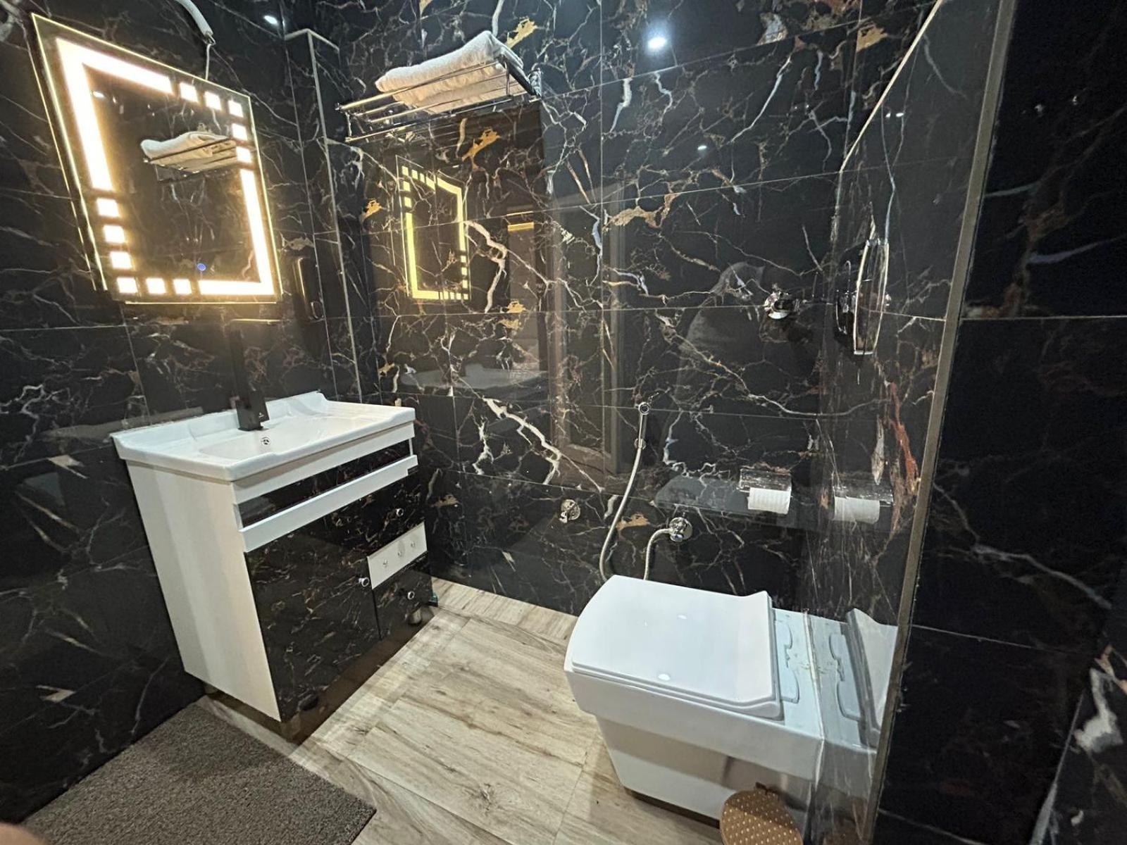 Hotel Dev Ganga Rishīkesh Exteriör bild
