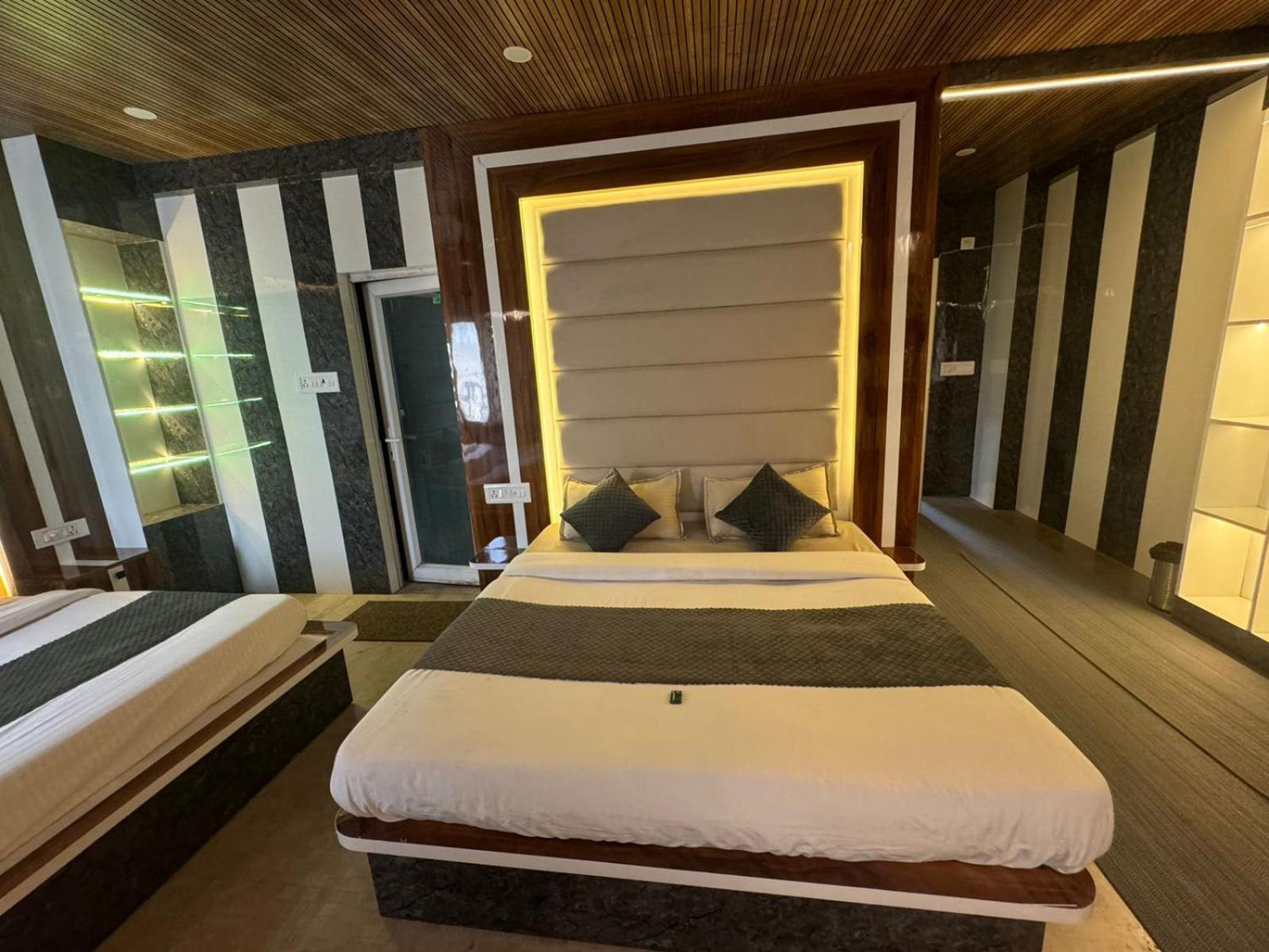 Hotel Dev Ganga Rishīkesh Exteriör bild