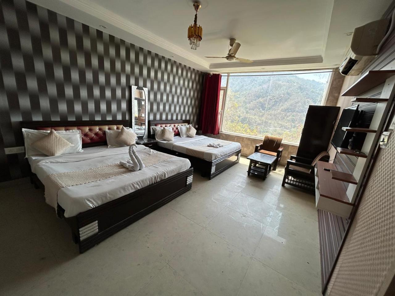 Hotel Dev Ganga Rishīkesh Exteriör bild