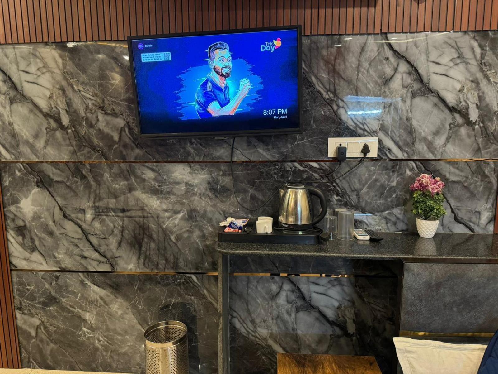 Hotel Dev Ganga Rishīkesh Exteriör bild