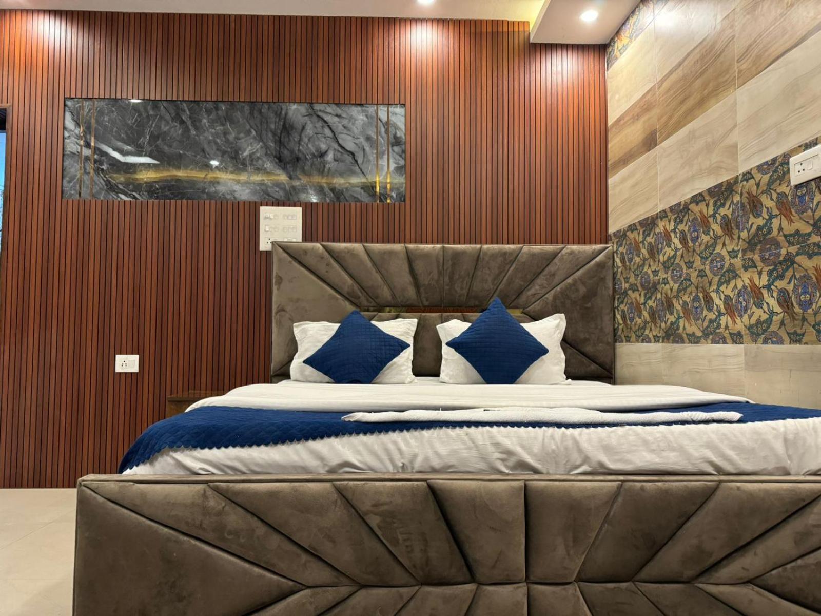 Hotel Dev Ganga Rishīkesh Exteriör bild