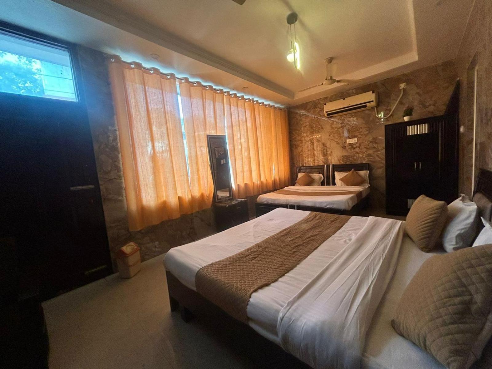 Hotel Dev Ganga Rishīkesh Exteriör bild
