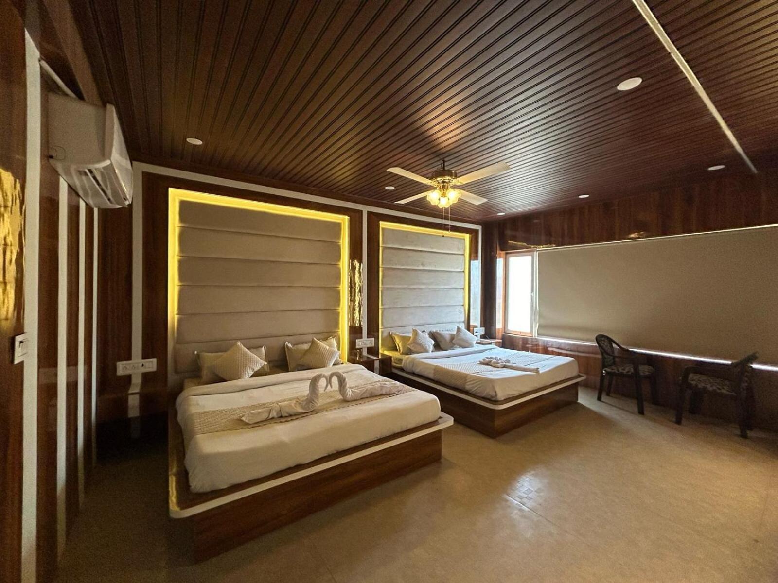 Hotel Dev Ganga Rishīkesh Exteriör bild