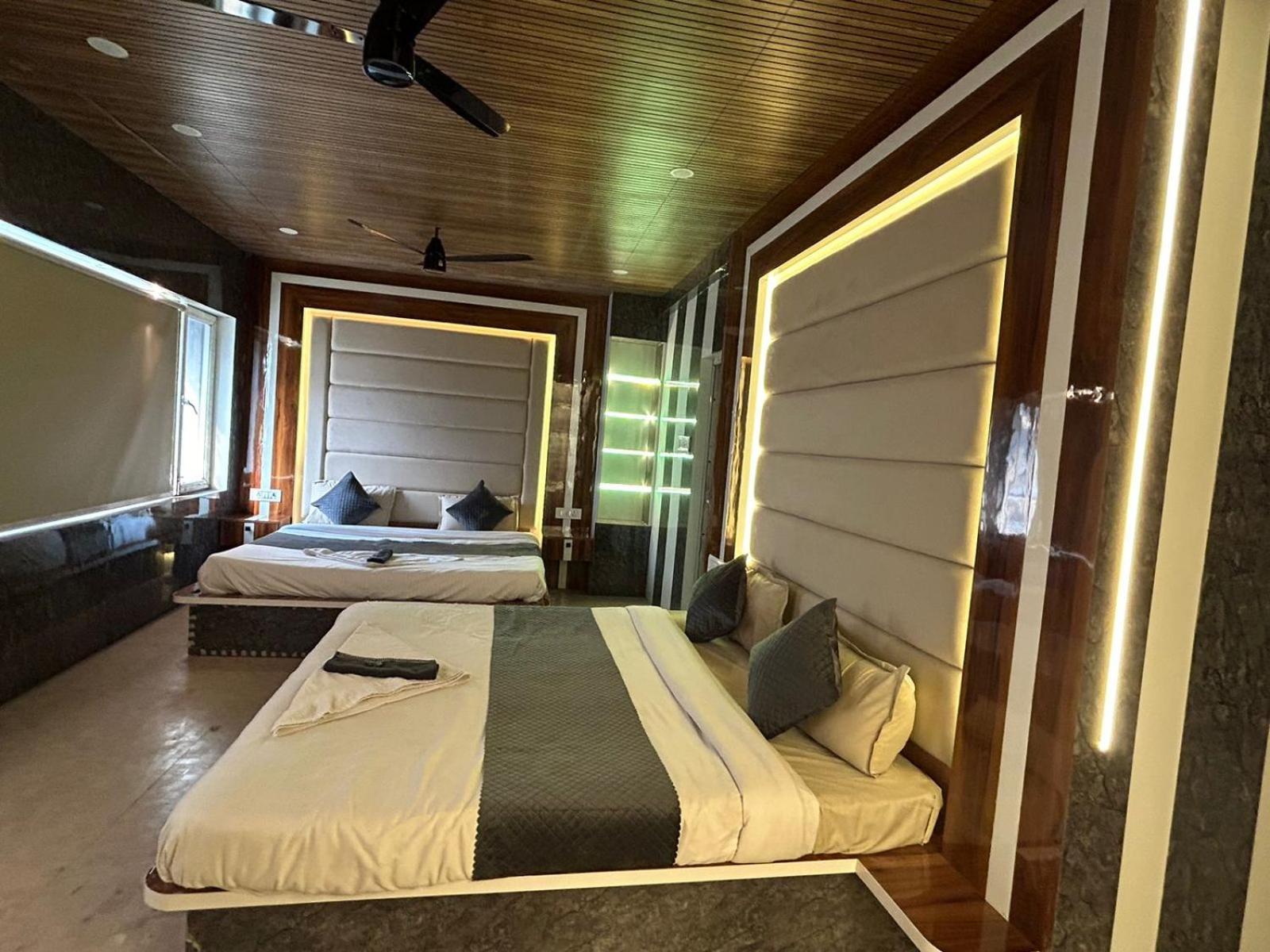 Hotel Dev Ganga Rishīkesh Exteriör bild